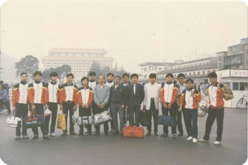87年深大队出访香港